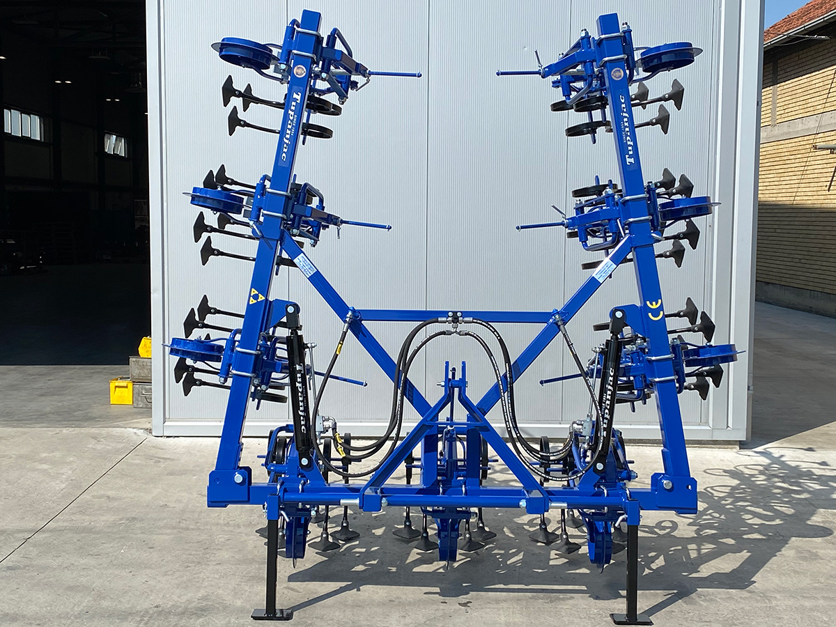 8-row inter-row cultivator with S-tines